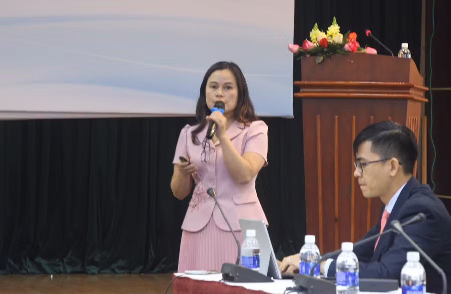 Bà Nguyễn Thị Thu Hương thông tin tại hội nghị. Bà Nguyễn Thị Thu Hương thông tin tại hội nghị.