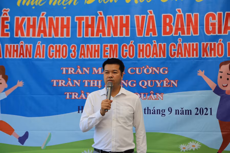Ngày 18/9, VP báo GD&amp;TĐ khu vực Miền Trung- Tây Nguyên phối hợp phòng GD&amp;ĐT huyện Hương Sơn, UBND xã Sơn Long (huyện Hương Sơn, Hà Tĩnh) đã tổ chức lễ khánh thành ngôi nhà nhân ái cho gia đình em Trần Mạnh Cường (học sinh lớp 10).