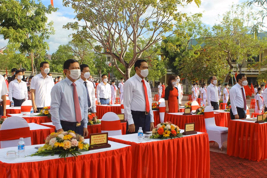 Lãnh đạo tỉnh Hà Tĩnh tham dự lễ khai giảng