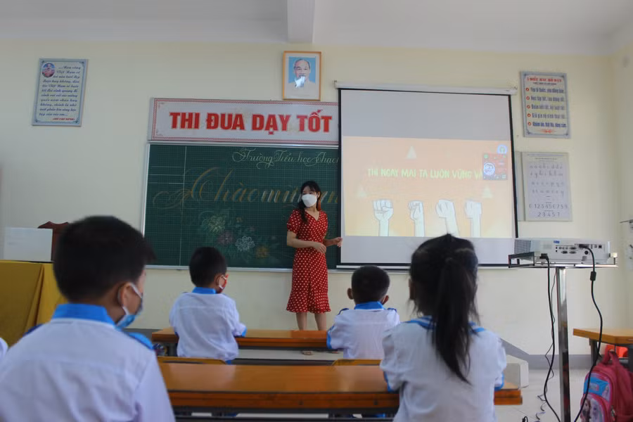 Phần lớn các trường học tại Hà Tĩnh đều lựa chọn phương án học trực tiếp tại trường 5-6 buổi mỗi tuần, chia ra 2 ca sáng và chiều, mỗi buổi học không quá 4 tiết.