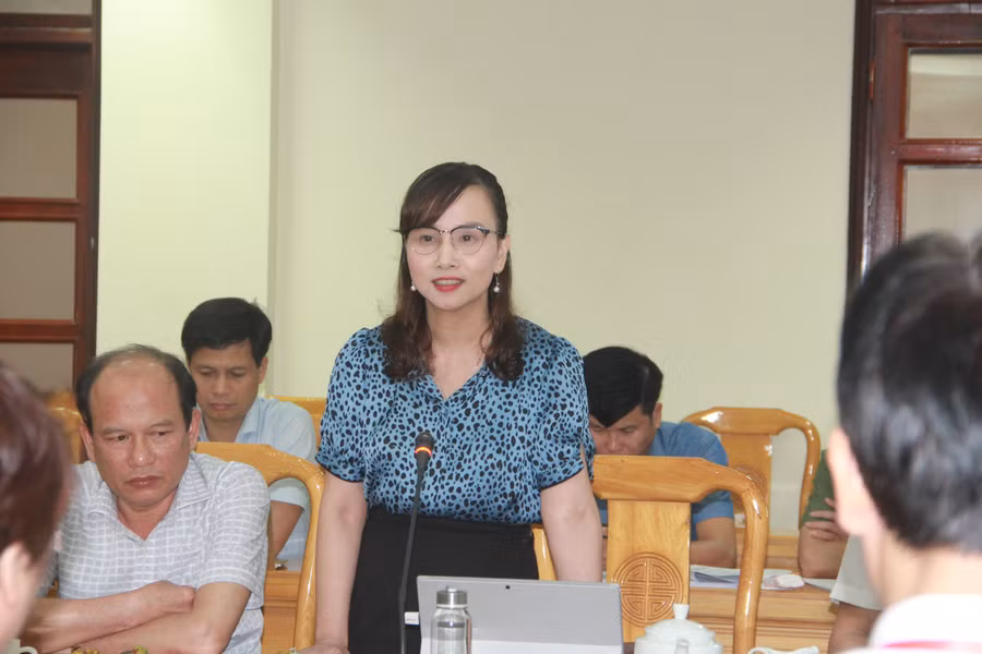 Bà Đặng Thị Quỳnh Diệp, Giám đốc Sở GD&amp;ĐT Hà Tĩnh phát biểu tại buổi làm việc.