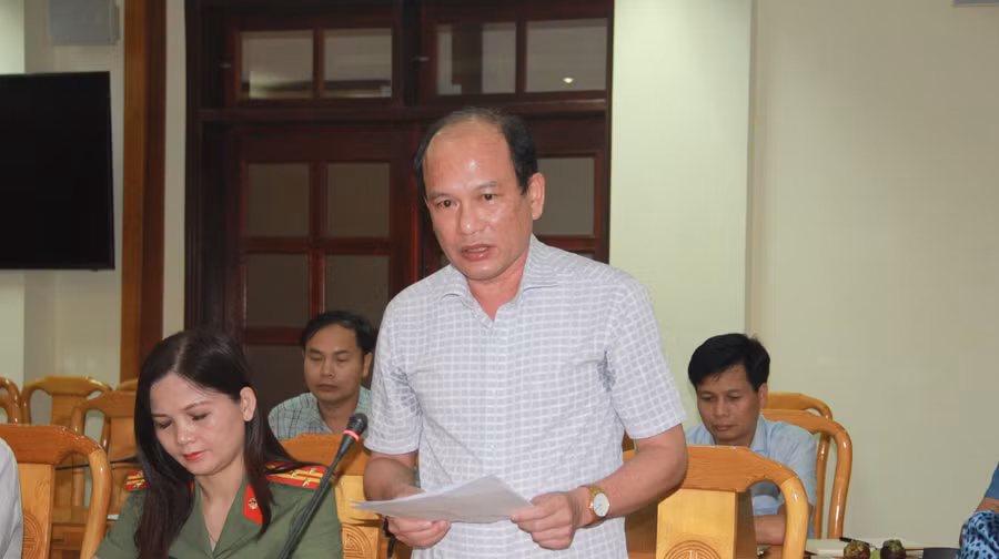 Ông Nguyễn Quốc Anh, Phó Giám đốc Sở GD&amp;ĐT Hà Tĩnh báo cáo công tác chuẩn bị Kỳ thi tốt nghiệp THPT năm 2022.
