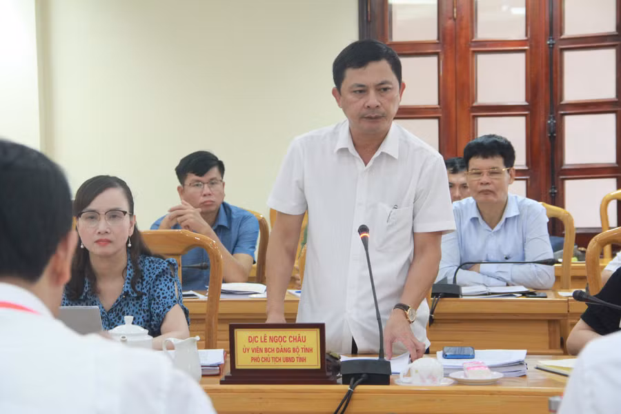 Ông Lê Ngọc Châu, Phó Chủ tịch UBND tỉnh Hà Tĩnh kiêm Trưởng ban chỉ đạo Kỳ thi tốt nghiệp THPT năm 2022 phát biểu tại buổi làm việc.