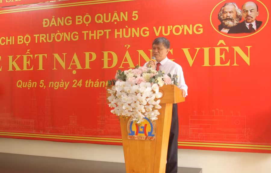 Ông Nguyễn Văn Hiếu phát biểu tại buổi lễ kết nạp đảng.