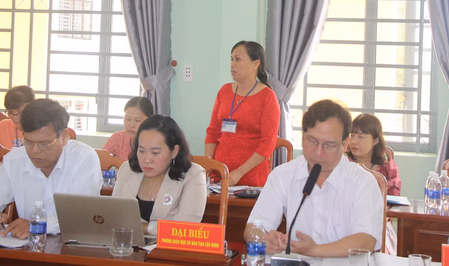 Giáo viên Trường THCS Lộc Tấn chia sẻ về thuận lợi, khó khăn khi thực hiện chương trình mới.