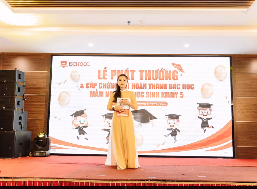 Tối 27/5, trường Hội nhập quốc tế iShool Hà Tĩnh vừa tổ chức lễ phát thưởng và trao chứng chỉ hoàn thành bậc học Mầm non cho 90 học sinh lớp 5 tuổi.