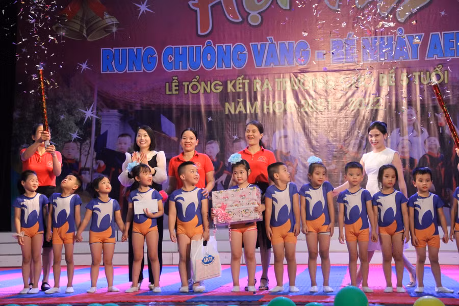 Kết quả chung cuộc, Ban giám hiệu nhà trường đã trao 1 giải Xuất sắc...