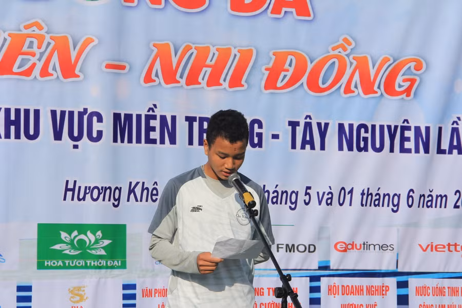 Đại diện học sinh và...