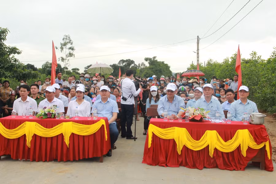 Đại diện UBND thị xã Kỳ Anh, UBND xã Kỳ Hoa, công ty TNHH Gang thép Formosa Hà Tĩnh...