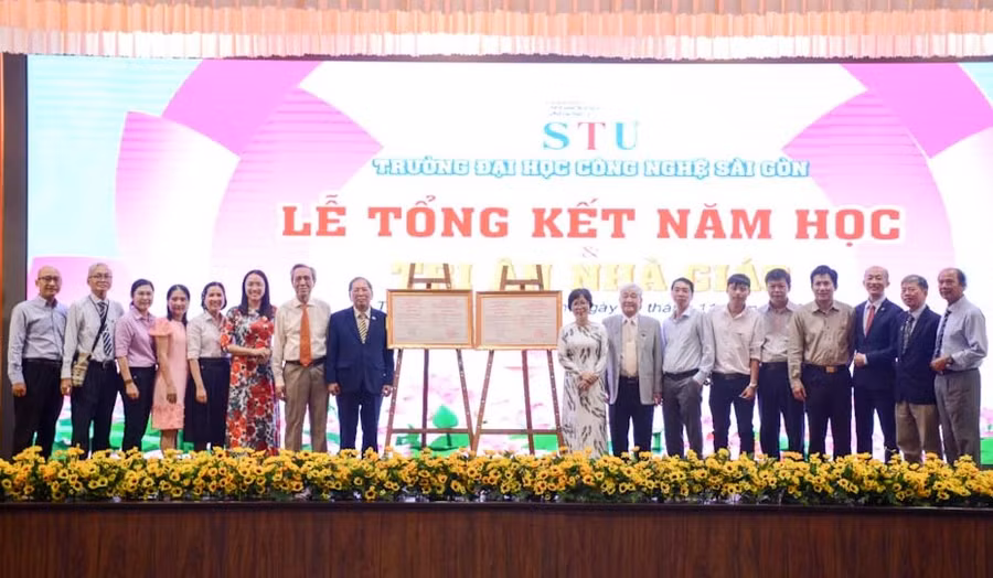 Trường Đại học Công nghệ Sài Gòn tổ chức Lễ tổng kết năm học 2022-2023.