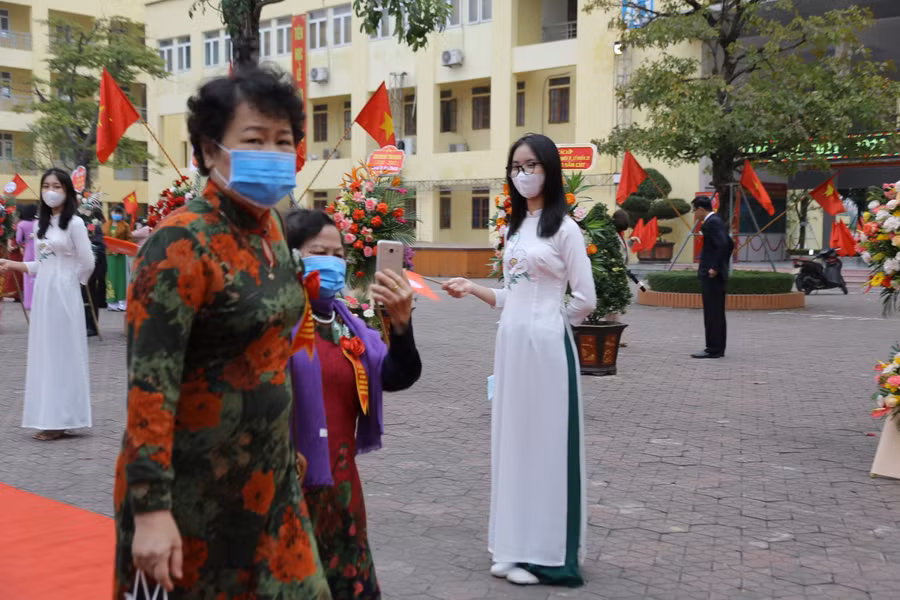 Trải qua 28 khóa học, trường THPT Chuyên Hà Tĩnh đã có hơn 7.000 học sinh tốt nghiệp ra trường