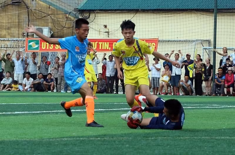 U13 QHSLF Thành Vinh với thành phần chính gồm chủ yếu là những cầu thủ mới 12 tuổi U13 QHSLF Thành Vinh với thành phần chính gồm chủ yếu là những cầu thủ mới 12 tuổi