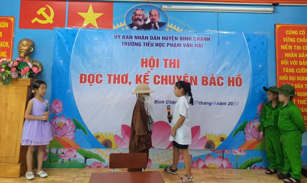 Học sinh Trường Tiểu học Phạm Văn Hai tham gia Hội thi đọc thơ, kể chuyện Bác Hồ.