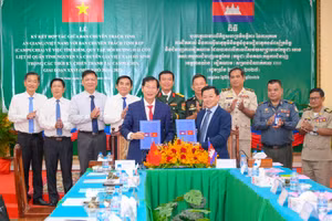 Ban Chuyên trách tỉnh An Giang và Ban Chuyên trách tỉnh Kep ký kết biên bản hợp tác.