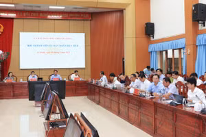 Quang cảnh cuộc họp.