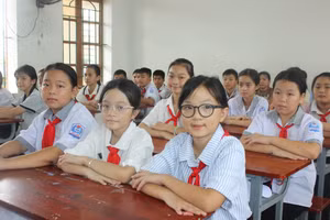 Hơn 300.000 học sinh Hà Tĩnh hân hoan trong ngày tựu trường