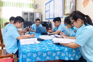 Đội “Mắt biển” tích cực ôn luyện lý thuyết các phần thi kiến thức.