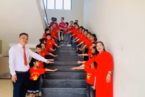 Thầy trò Trường Tiểu học Hồ Tùng Mậu (xã Tứ Mỹ, Hà Tĩnh) sẵn sàng chào đón năm học mới.