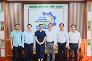 Thứ trưởng Nguyễn Thị Quyên Thanh gợi mở hướng phát triển Trường ĐH Kiên Giang
