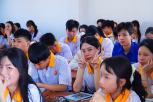 Rộn ràng ngày nhập học của tân học viên Trung cấp tại Trường Cao đẳng Kiên Giang.