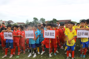 Giải bóng đá các CLB cộng đồng Hà Tĩnh quy tụ hơn 1000 cầu thủ nhí tham gia tranh tài.