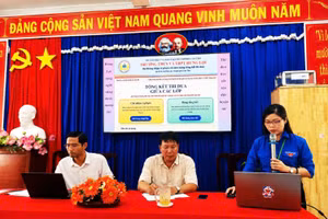 Một buổi hướng dẫn sử dụng phần mềm Tổng kết thi đua lớp giữa các lớp trước toàn thể cán bộ, giáo viên nhà trường.