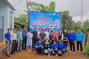 Quỹ từ thiện Bông Hồng Nhỏ cùng nhà tài trợ từ “Mẹ là tình yêu” mùa 5 trao tặng Nhà Yêu Thương cho hộ dân khó khăn ở Gia Lai.