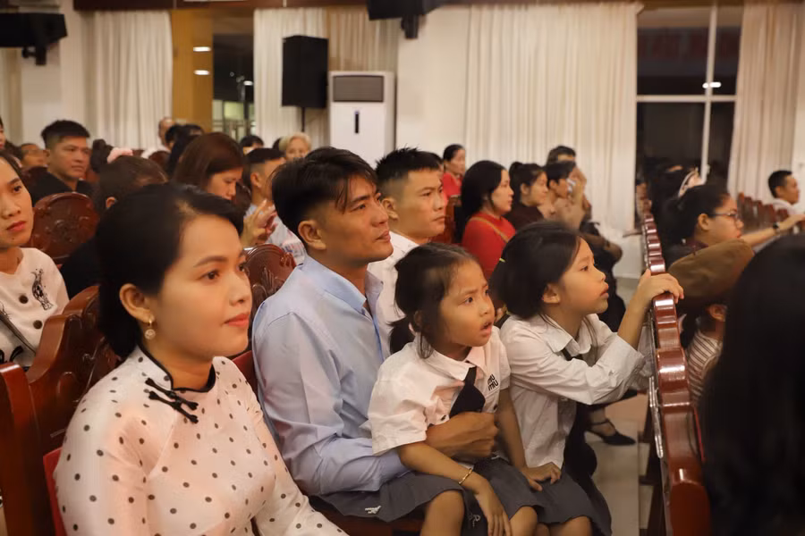 Các gia đình tiêu biểu tham gia ngày hội.