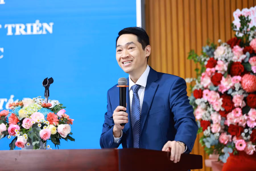 ts-dang-tat-dung-pho-truong-khoa-luat-hanh-chinh-ulaw-phat-bieu-tham-luan-tai-hoi-thao.jpg