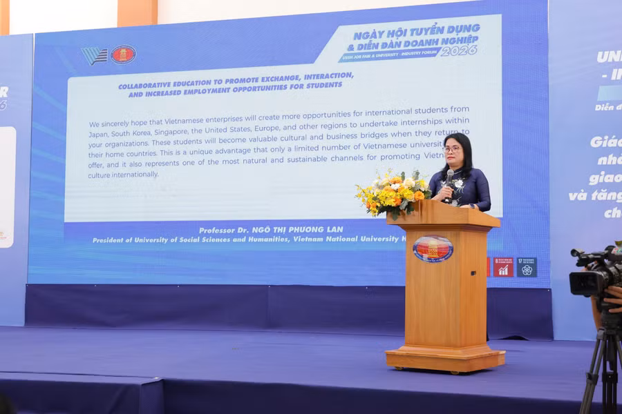 1-gs-ts-ngo-thi-phuong-lan-phat-bieu.jpg