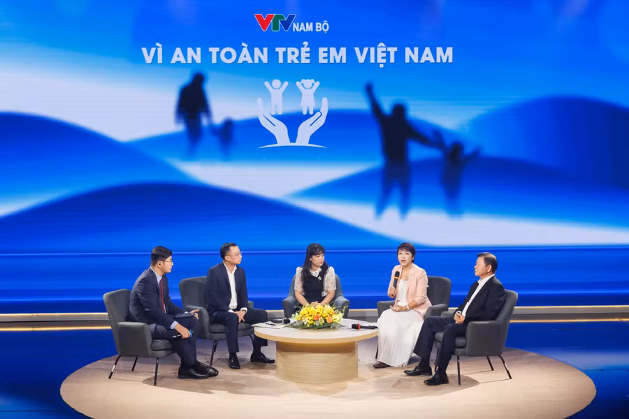Các chuyên gia thảo luận giải pháp bảo vệ trẻ em trên môi trường thực và không gian mạng.