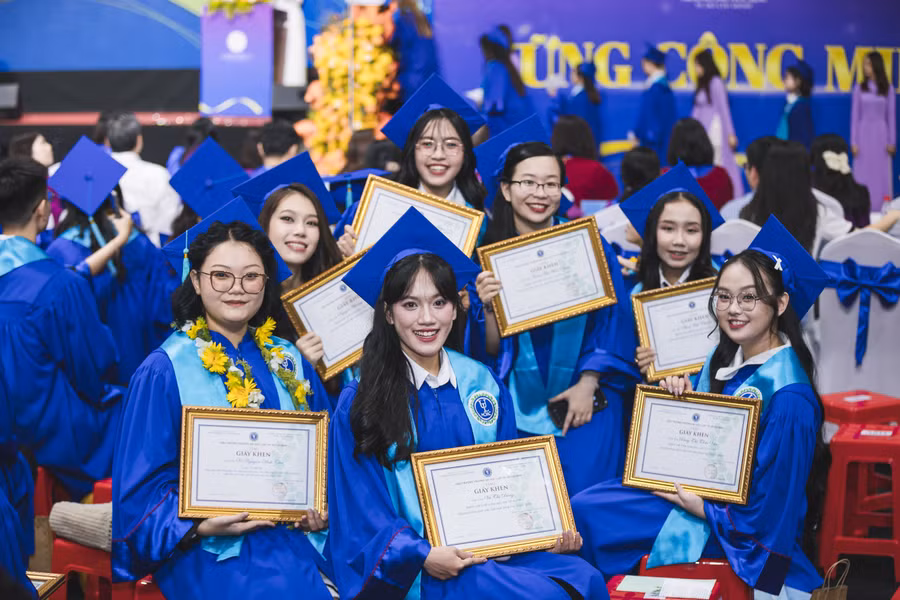 sinh-vien-tot-nghiep-2-1.jpg