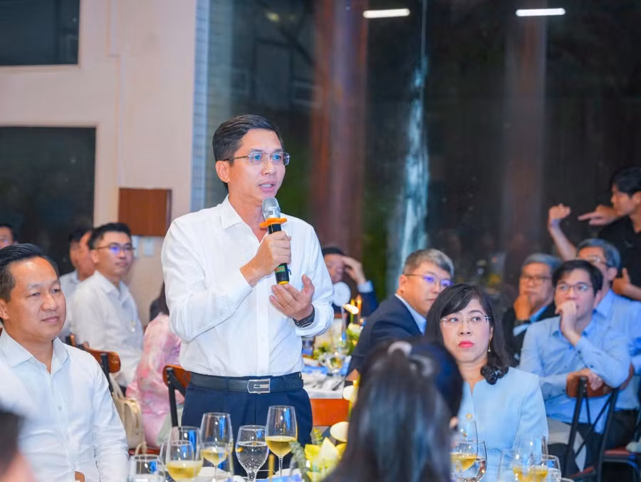 Đại diện các trường đại học trên địa bàn TPHCM góp ý xây dựng TPHCM tới lãnh đạo TPHCM. Ảnh: BTC. 