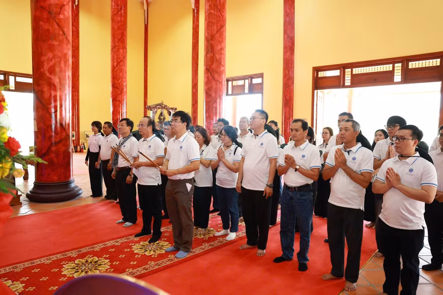 truong-dh-luat-dang-huong-tuong-nho-cac-ahls.jpg