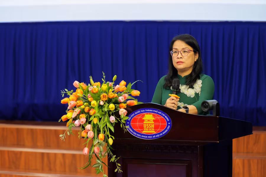 1-gsts-ngo-thi-phuong-lan-hieu-truong-truong-dh-khxhnv-dhqg-hcm.jpg