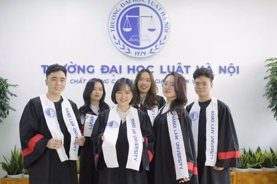 1748789007-939642010-c-n-lam-gi-khi-mu-n-thue-ao-t-t-nghi-p-hlu.jpg