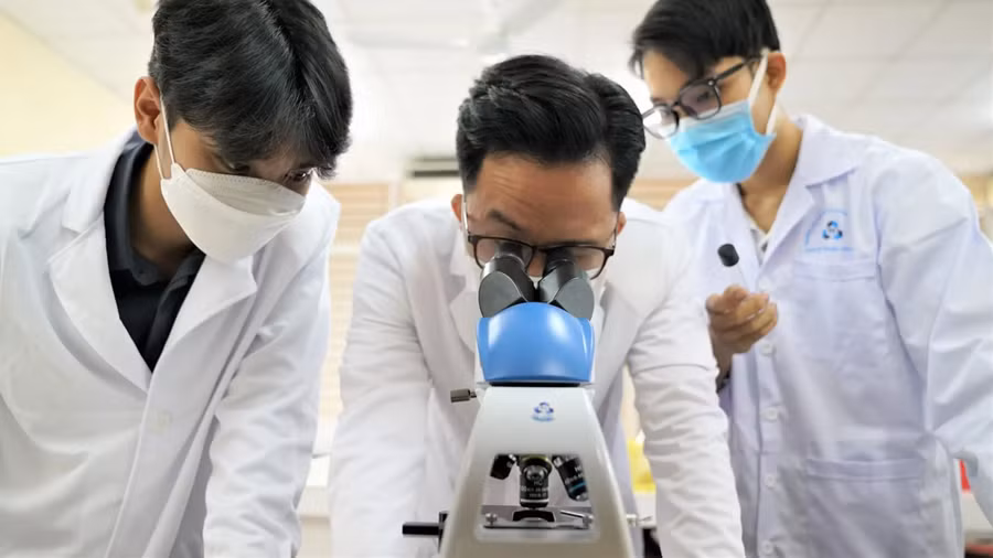 Sinh viên nghiên cứu tại Trường Đại học Bách Khoa TPHCM. Ảnh: BKU.