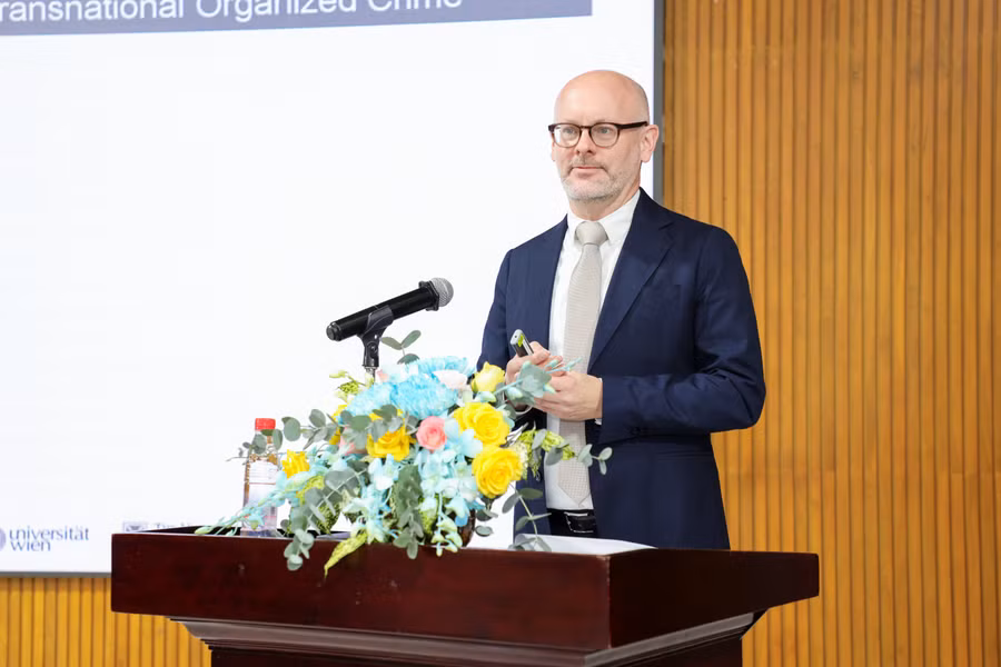 gs-andreas-schloenhardt-truong-luat-dai-hoc-queensland-tai-brisbane-uc.jpg