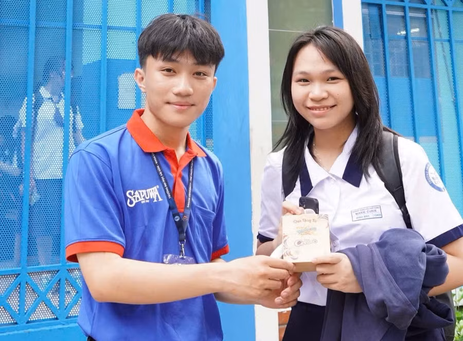 Trần Trung Trí - Chiến sĩ tình nguyện tiếp sức thí sinh 2k8. Ảnh: NVCC. 