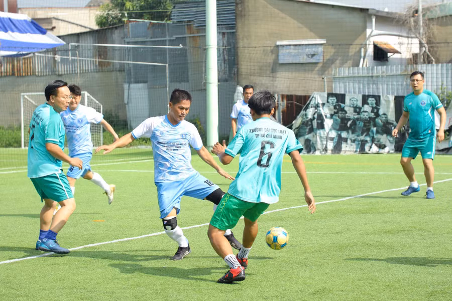 Giải đấu là dịp hội ngộ đầy cảm xúc, lan tỏa tinh thần trách nhiệm và nghĩa tình của các thế hệ cựu sinh viên. Ảnh: HCMULAW. 