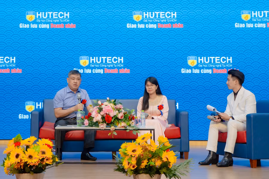 Chương trình Giao lưu cùng doanh nhân "Người HUTECH trưởng thành từ khát vọng". Ảnh: HUTECH.
