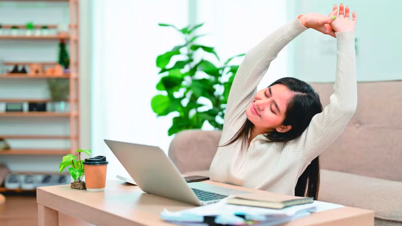 Tùy vào giới tính và độ tuổi, mỗi người có thể chọn tư thế ngồi phù hợp hơn với bản thân. (Ảnh: ITN)