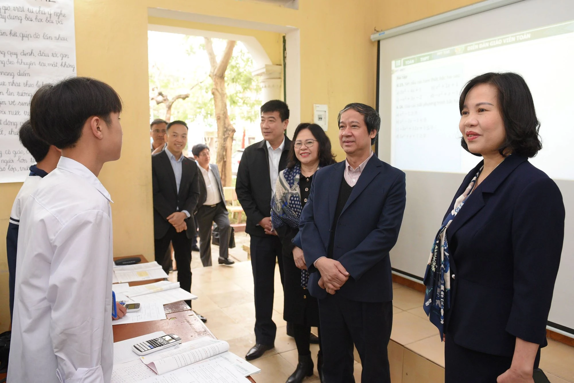 Bộ trưởng Nguyễn Kim Sơn và đoàn công tác trong chuyến thăm, làm việc tại Trường Hữu Nghị 80. Bộ trưởng Nguyễn Kim Sơn và đoàn công tác trong chuyến thăm, làm việc tại Trường Hữu Nghị 80.