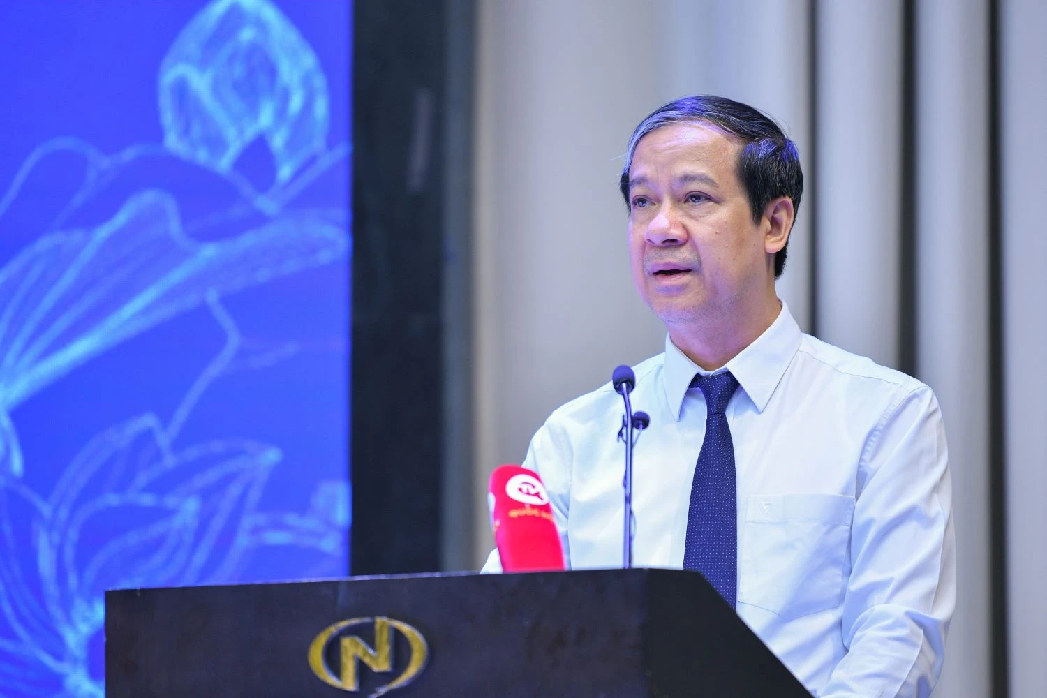 Bộ trưởng Bộ GD&ĐT Nguyễn Kim Sơn phát biểu khai mạc hội nghị. Bộ trưởng Bộ GD&ĐT Nguyễn Kim Sơn phát biểu khai mạc hội nghị.