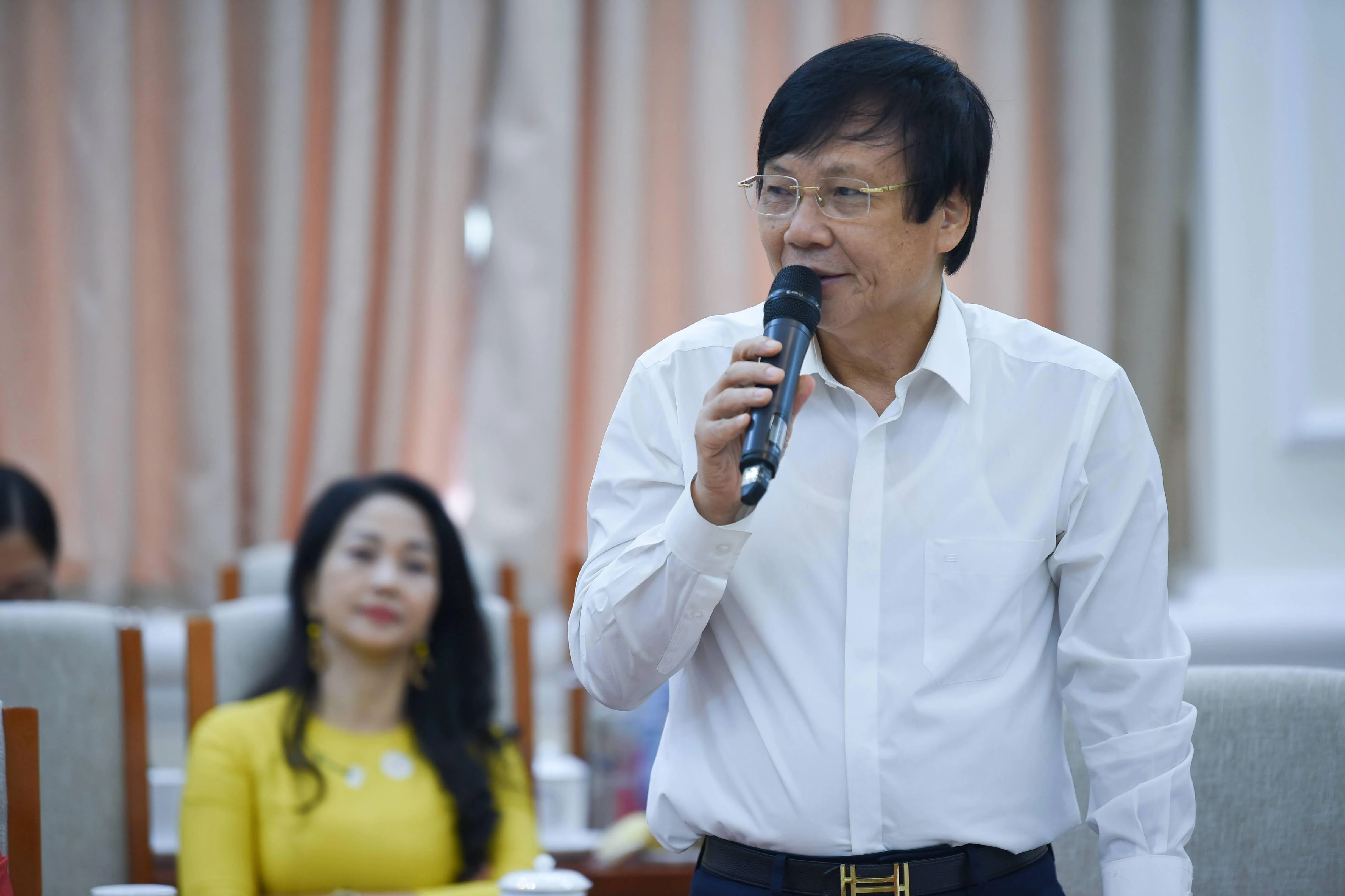Nguyên Phó Chủ tịch thường trực Hội Nhà báo Việt Nam Hồ Quang Lợi trao đổi về những vấn đề mà các cơ quan báo chí đặt câu hỏi về Giải tại họp báo. Nguyên Phó Chủ tịch thường trực Hội Nhà báo Việt Nam Hồ Quang Lợi trao đổi về những vấn đề mà các cơ quan báo chí đặt câu hỏi về Giải tại họp báo.