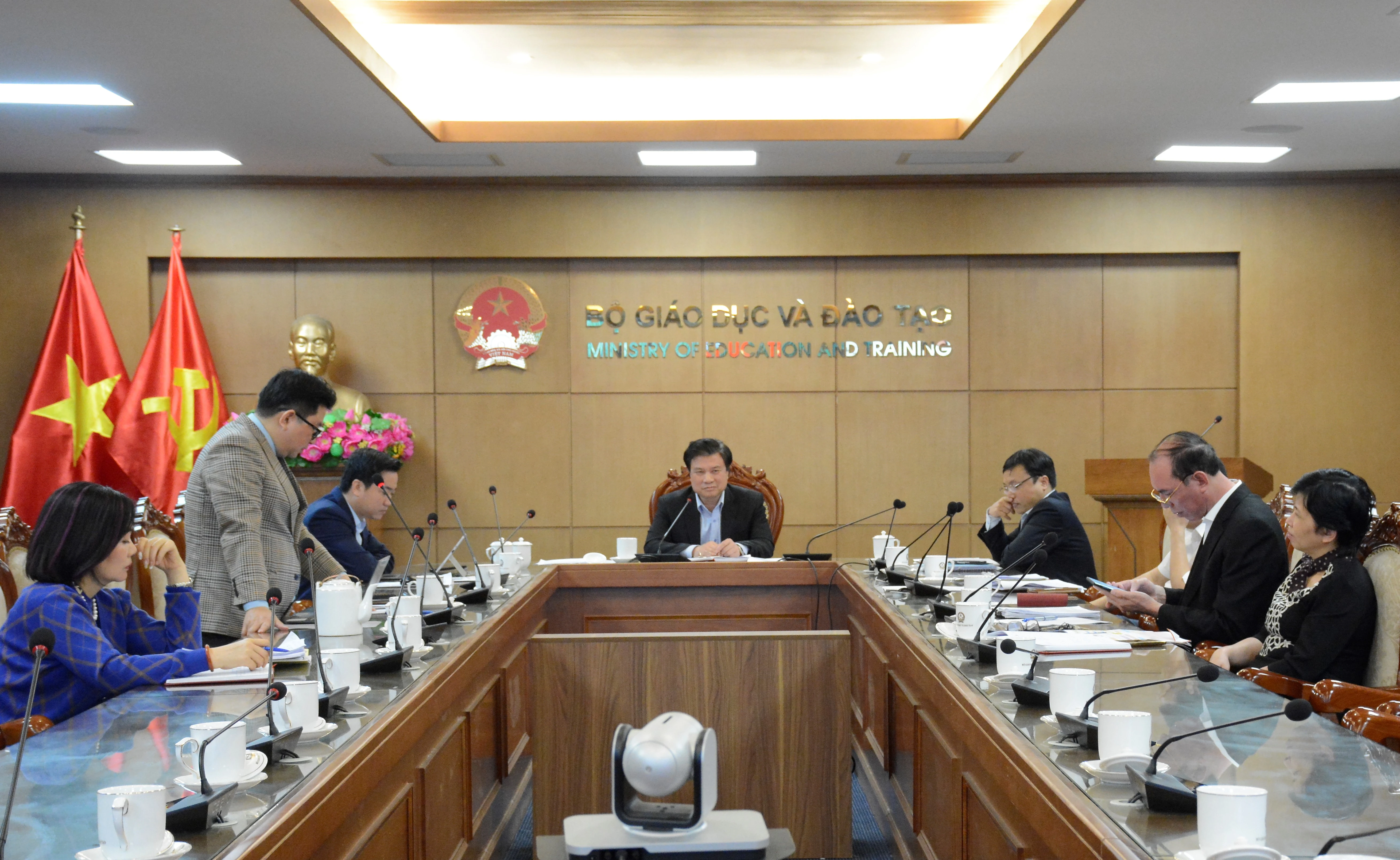 Thứ trưởng Nguyễn Hữu Độ chủ trì họp trực tuyến với Sở GD&amp;ĐT Bình Định về giám sát thực hiện đổi mới chương trình, SGK GDPT.