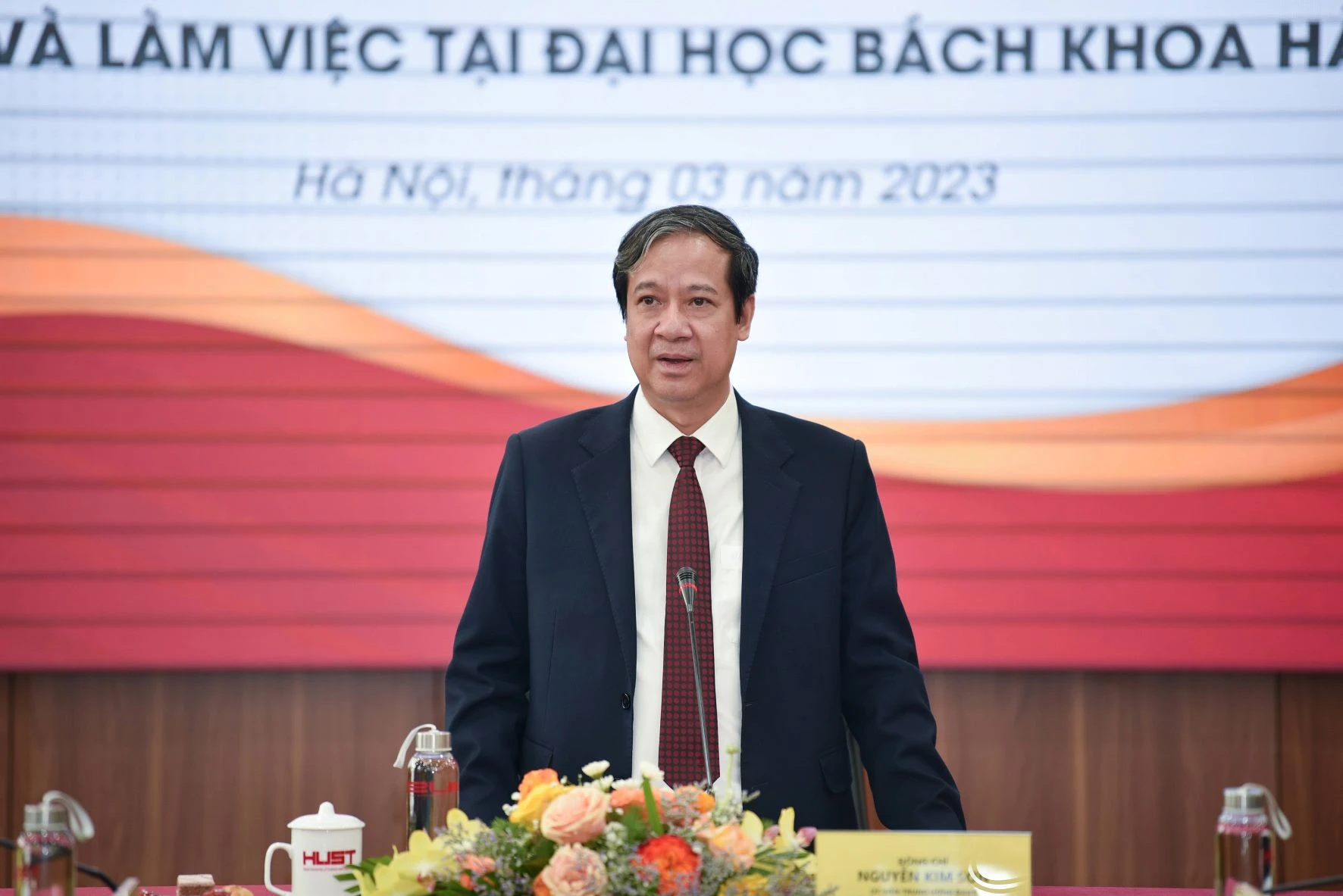 Bộ trưởng Nguyễn Kim Sơn phát biểu tại buổi làm việc. Bộ trưởng Nguyễn Kim Sơn phát biểu tại buổi làm việc.