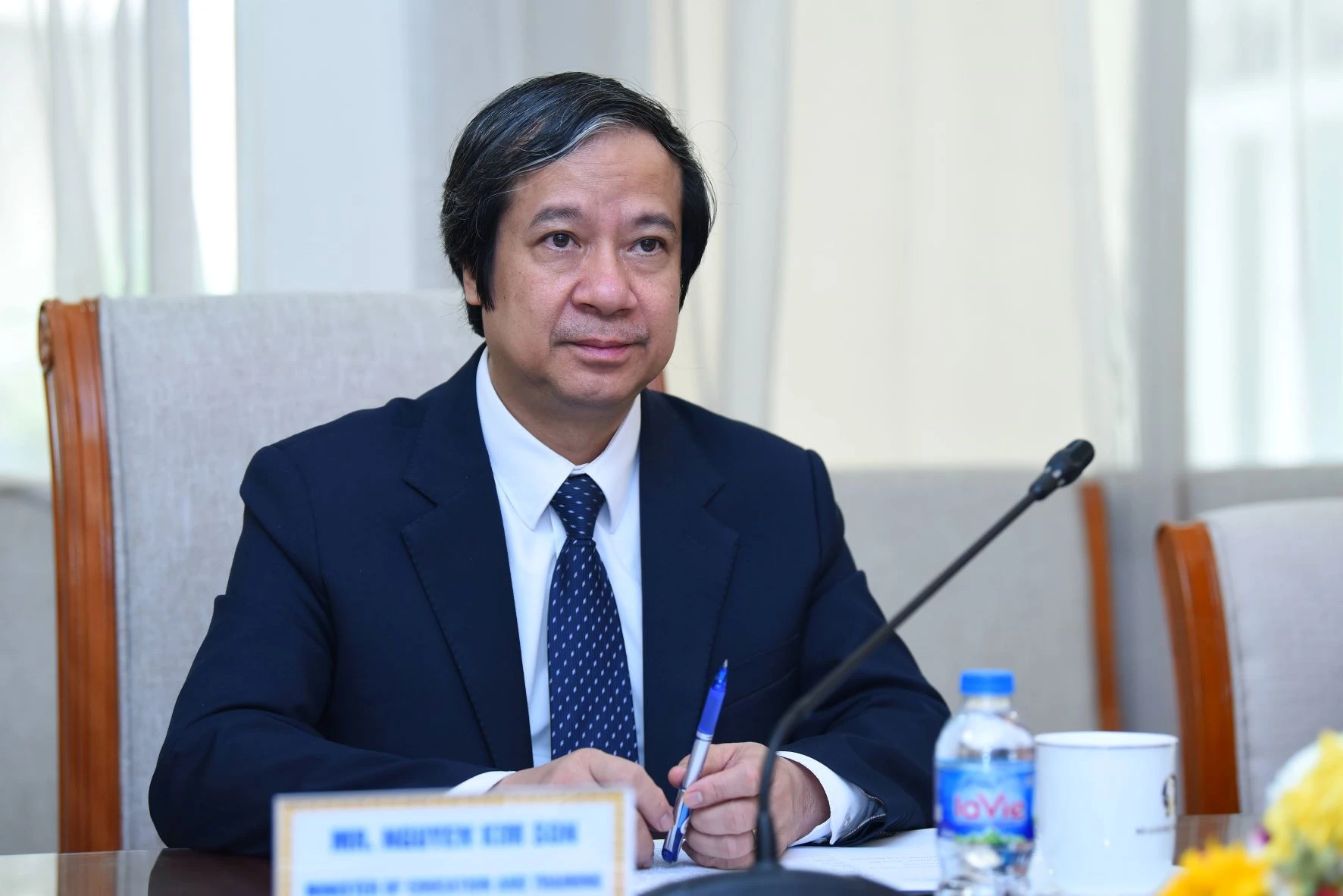 Bộ trưởng Nguyễn Kim Sơn trao đổi tại buổi tiếp.