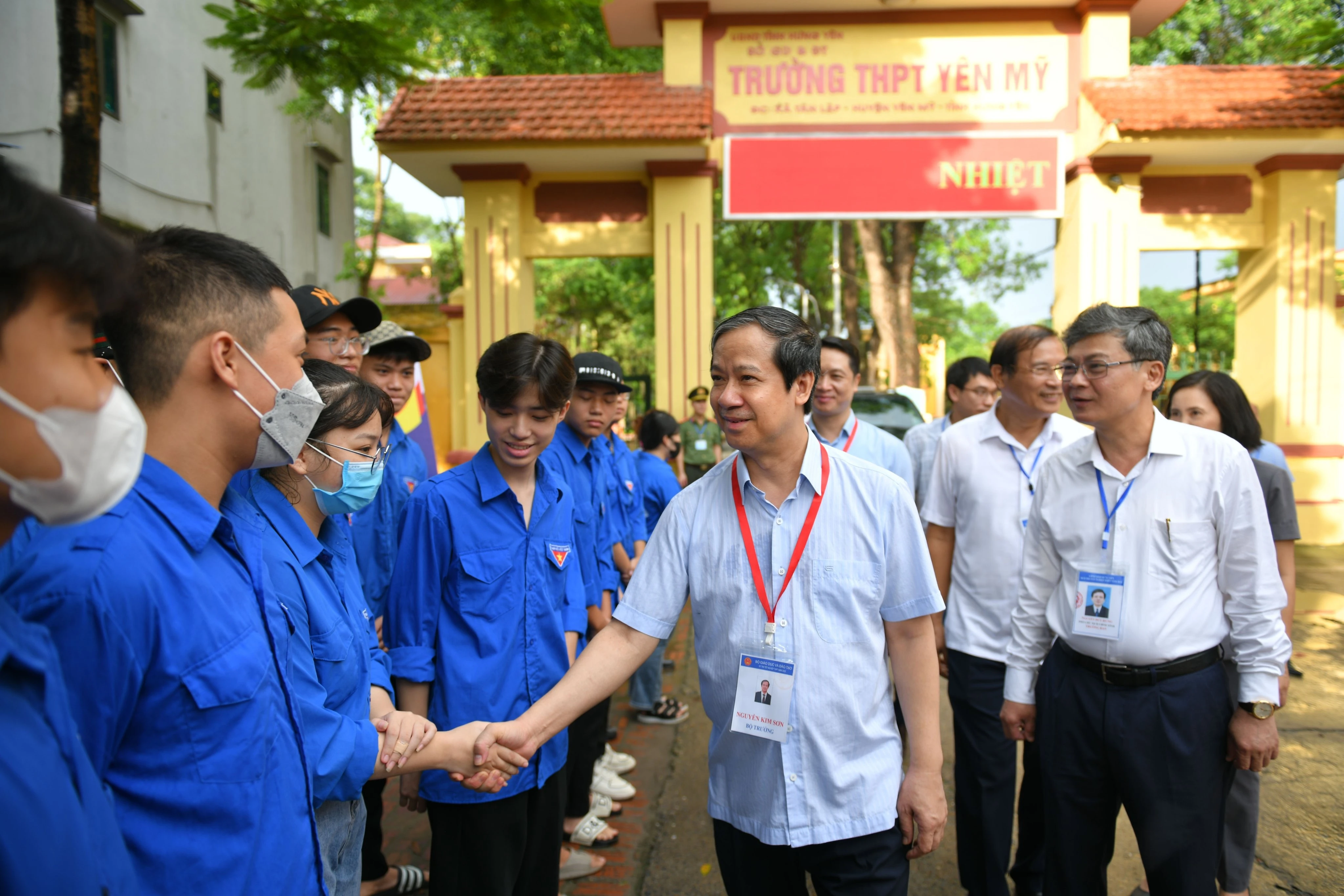 Bộ trưởng gặp gỡ, trò chuyện và động viên lực lượng đang hỗ trợ Kỳ thi. Bộ trưởng gặp gỡ, trò chuyện và động viên lực lượng đang hỗ trợ Kỳ thi.