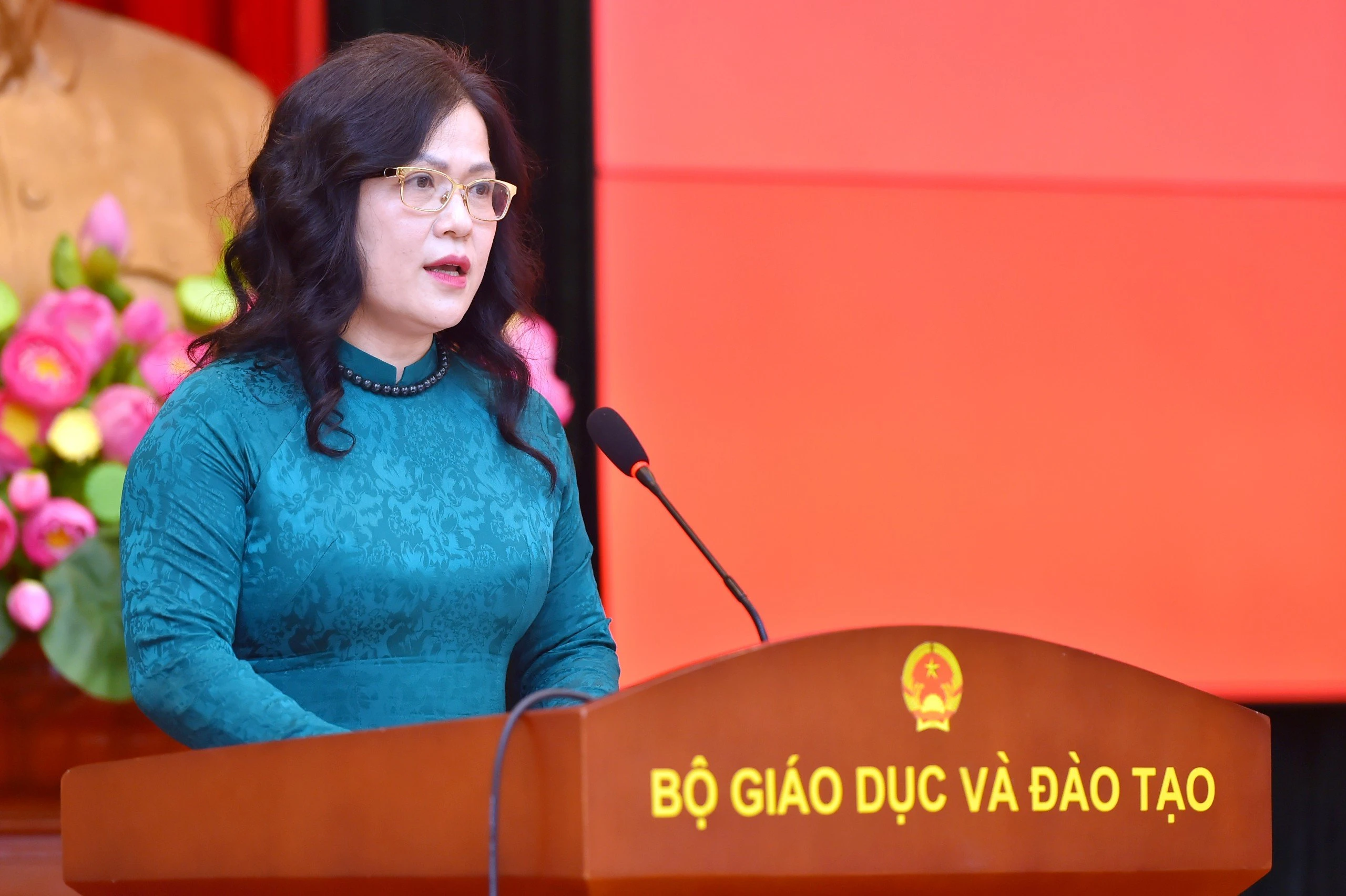 Thứ trưởng Bộ GD&amp;ĐT Nguyễn Thị Kim Chi phát biểu nhận nhiệm vụ.